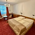 Hotel Ostrov 4*