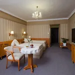 Ξενοδοχείο Ostrov 4*