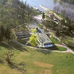 Ostrov 4*