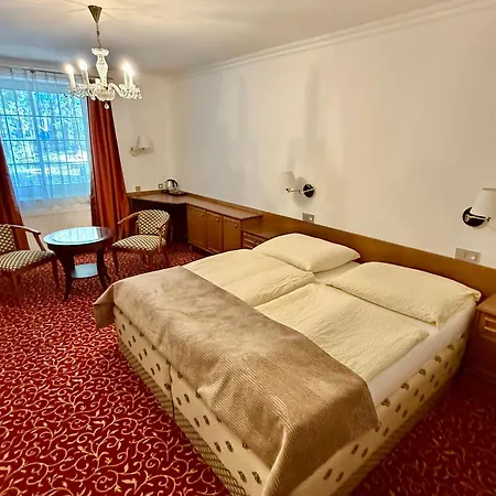 Hotel Ostrov 4*