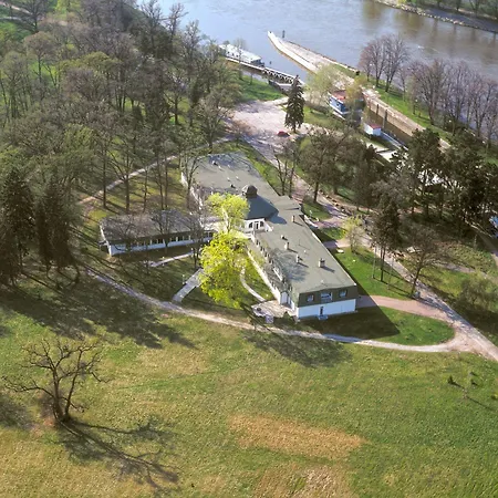 Ostrov 4*